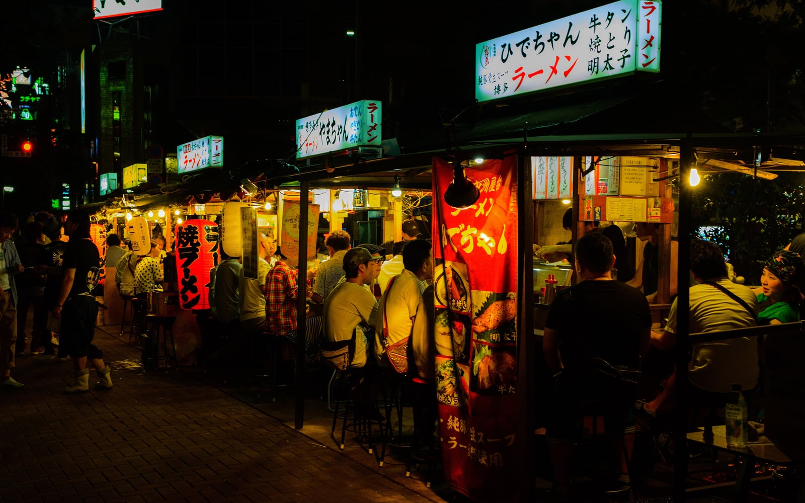 中洲の屋台がならぶ夜の福岡 - 福岡の脱出ゲーム施設まとめ